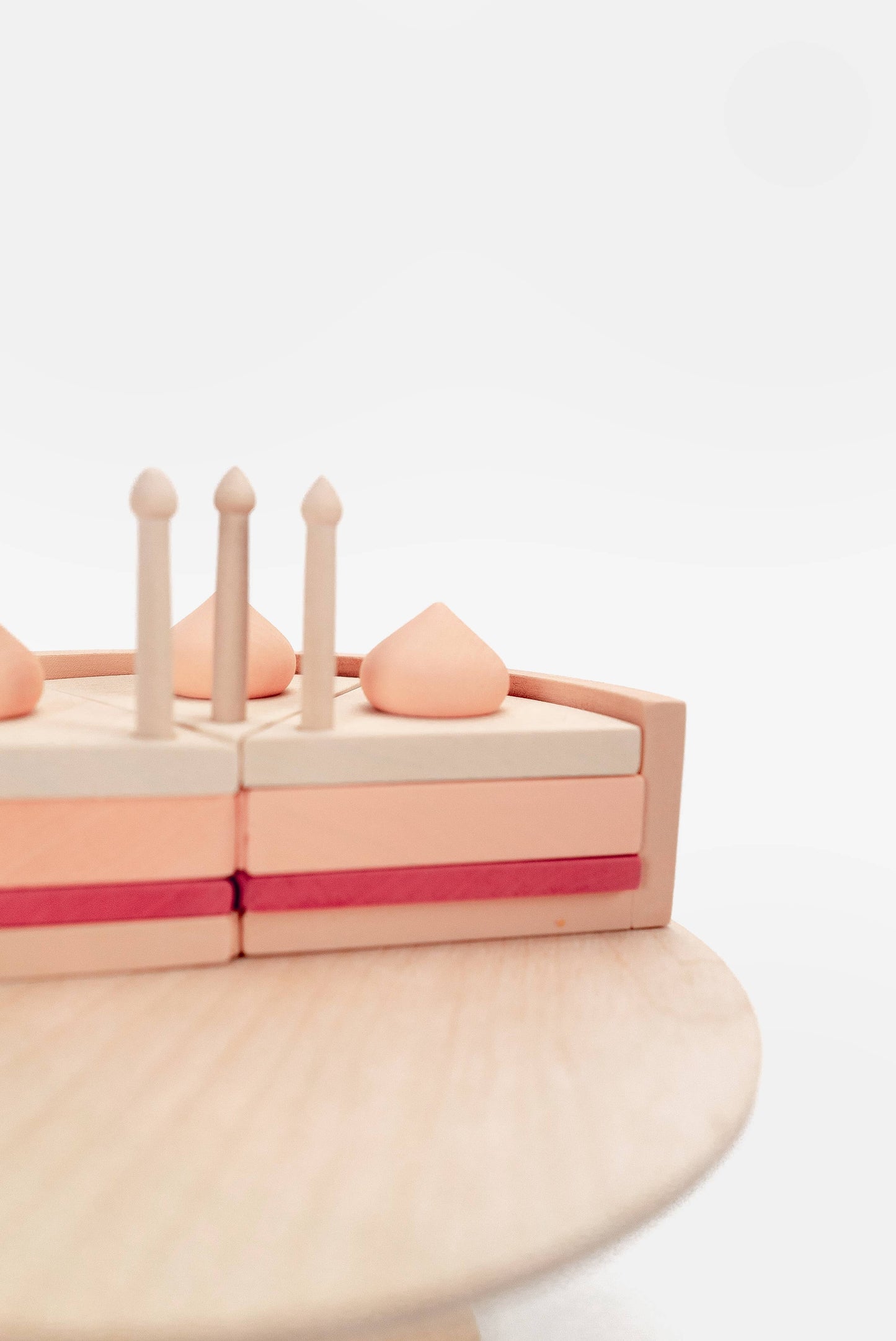 Cake on a stand / Pink